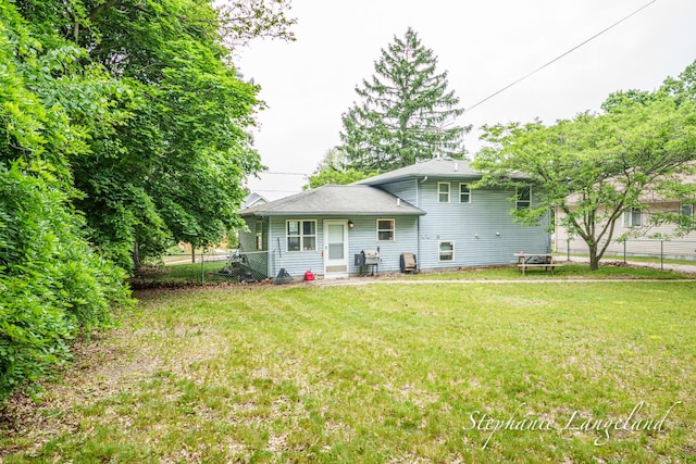 348 Yuba St, Muskegon, MI 49442 - rear view of property