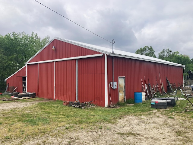 7560 W Washington Rd, Sumner, MI 48889 - view of pole building with a yard