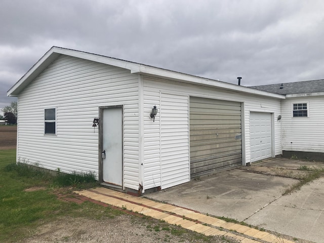7560 W Washington Rd, Sumner, MI 48889 - garage featuring driveway