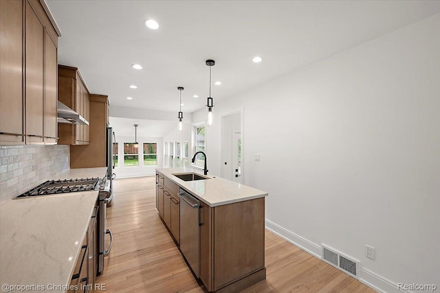 15589 Kirkshire Ave, Beverly Hills, MI 48025 - kitchen featuring stainless steel appliances, light wood-style floors, exhaust hood, recessed lighting, and an island with sink
