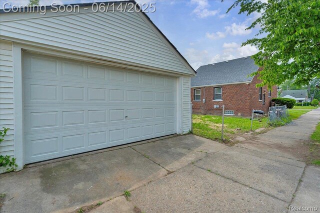 18336 Glastonbury Rd, Detroit, MI 48219 - garage with driveway