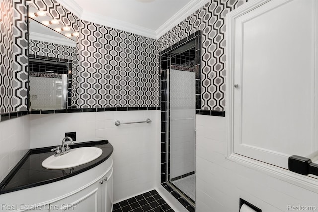 542 Cadieux Rd, Grosse Pointe, MI 48230 - bathroom with wallpapered walls, crown molding, vanity, tile walls, and tiled shower