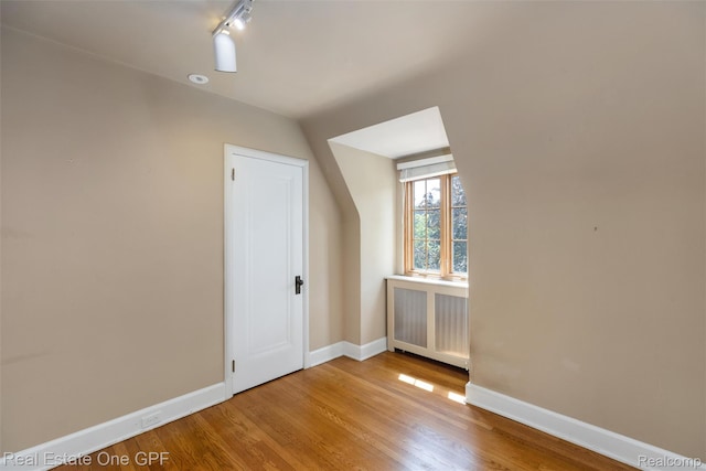 542 Cadieux Rd, Grosse Pointe, MI 48230 - bonus room with radiator and wood finished floors