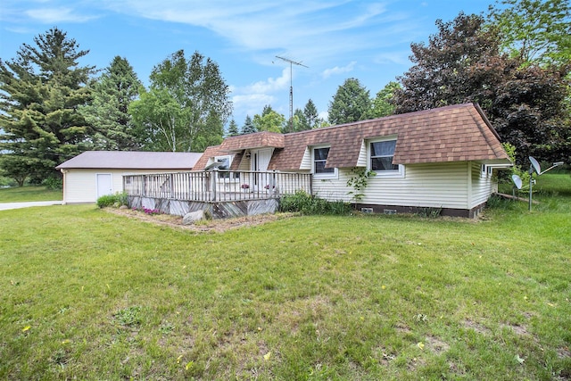 5890 N Oceana Dr, Hart, MI 49420 - view of front facade featuring a wooden deck, a front yard, and a shingled roof