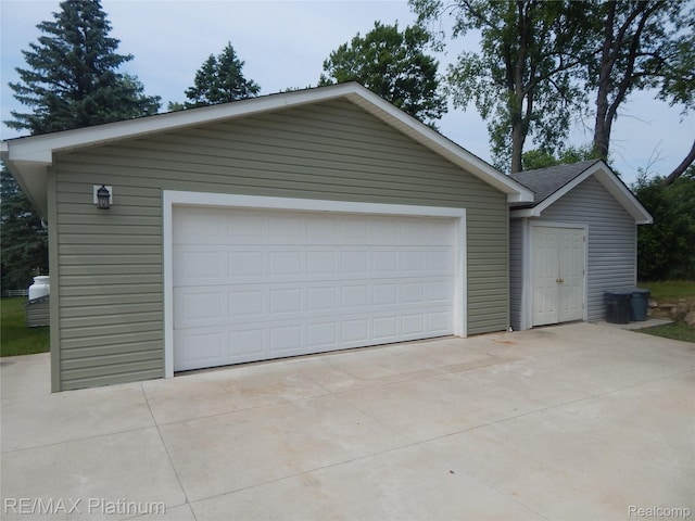2025 W Rose Center Rd, Holly, MI 48442 - view of garage