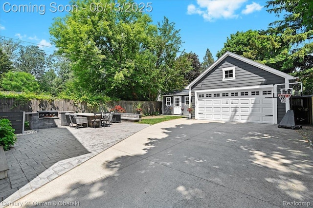 707 S Altadena Ave, Royal Oak, MI 48067 - view of front of property with a garage and driveway