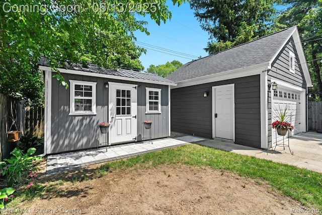 707 S Altadena Ave, Royal Oak, MI 48067 - view of outbuilding featuring a garage