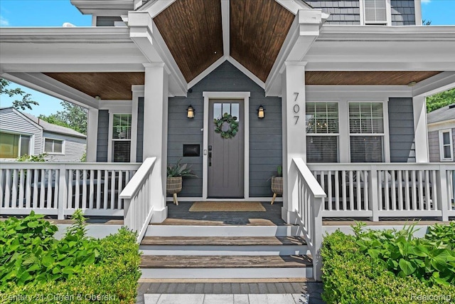 707 S Altadena Ave, Royal Oak, MI 48067 - property entrance with a porch