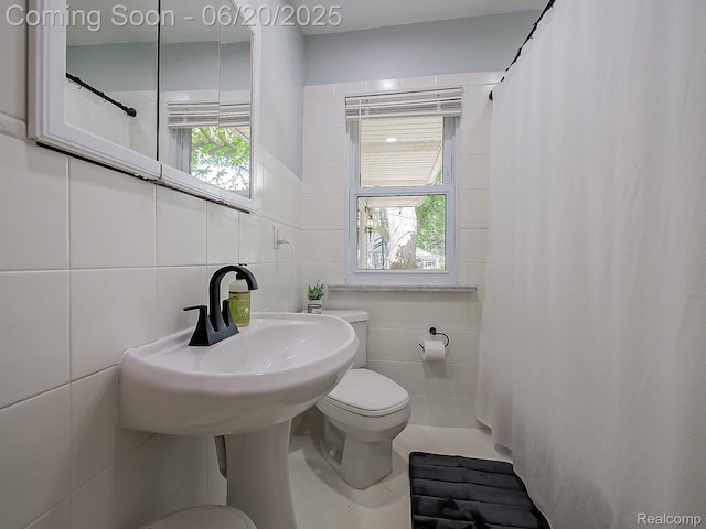 1036 Ferris Ave, Berkley, MI 48067 - bathroom featuring tile walls and a shower with shower curtain