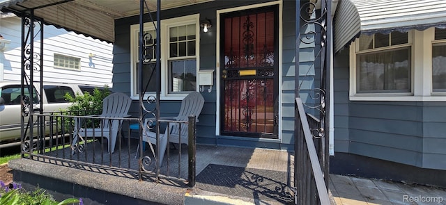 1154 Lincoln Ave, Rockwood, MI 48146 - entrance to property with a porch