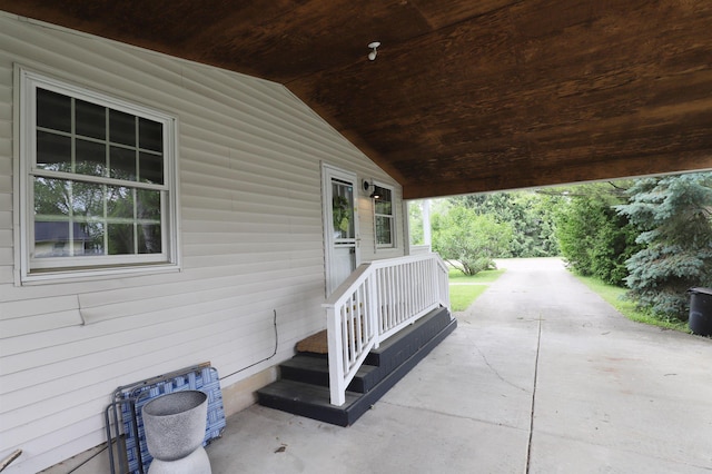 1052 E Rowland St, Grand Blanc, MI 48507 - view of patio / terrace