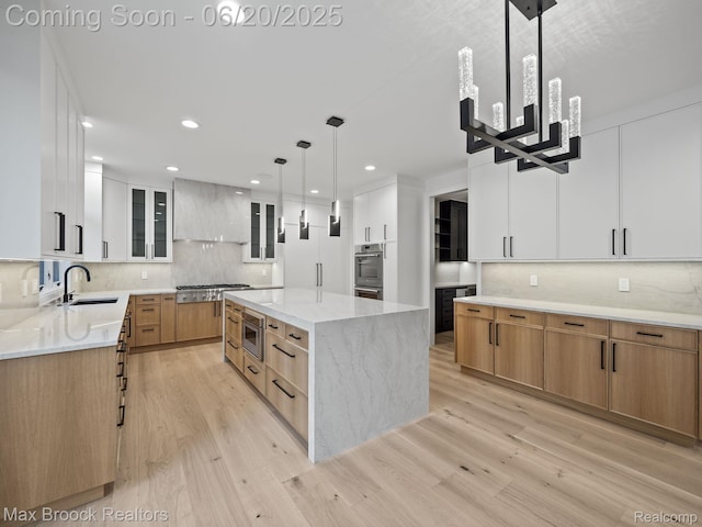 4331 Spruce Hill Ln, Birmingham, MI 48301 - kitchen featuring premium range hood, light wood-style flooring, tasteful backsplash, a spacious island, and recessed lighting