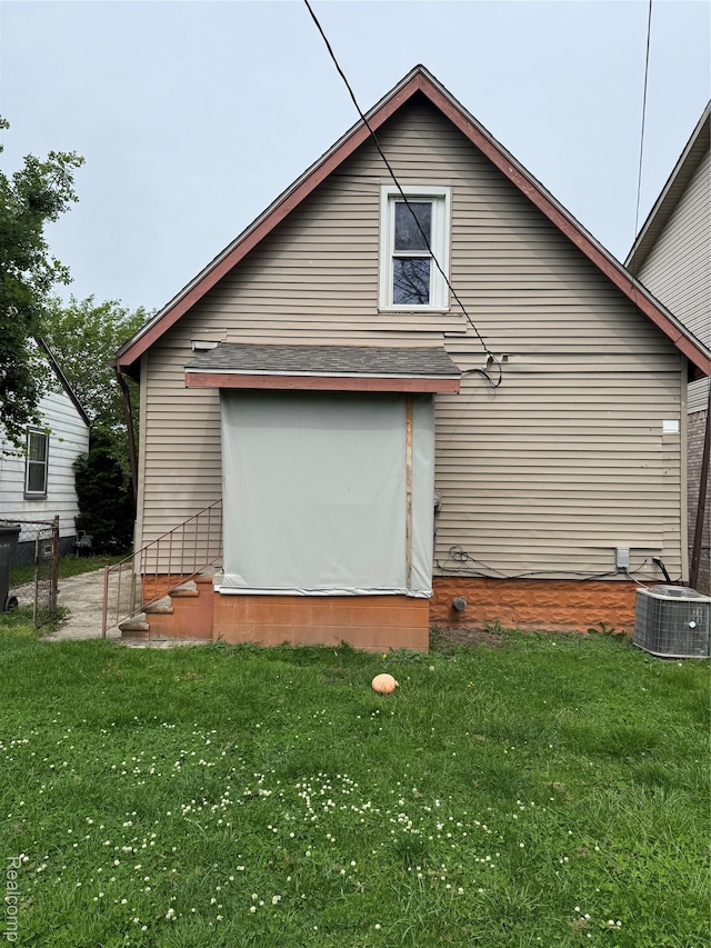 7821 Mead St, Dearborn, MI 48126 - view of property exterior featuring a yard