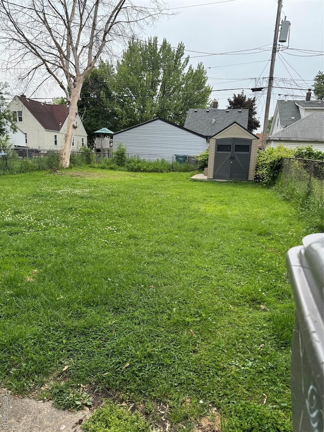 7821 Mead St, Dearborn, MI 48126 - view of yard with a storage unit
