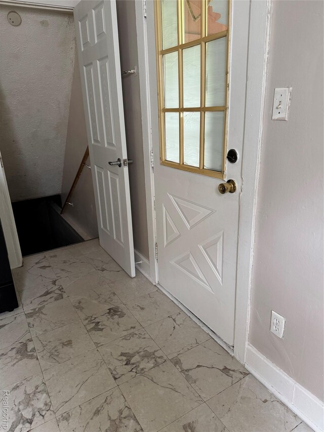 7821 Mead St, Dearborn, MI 48126 - entryway with marble look tiles and baseboards