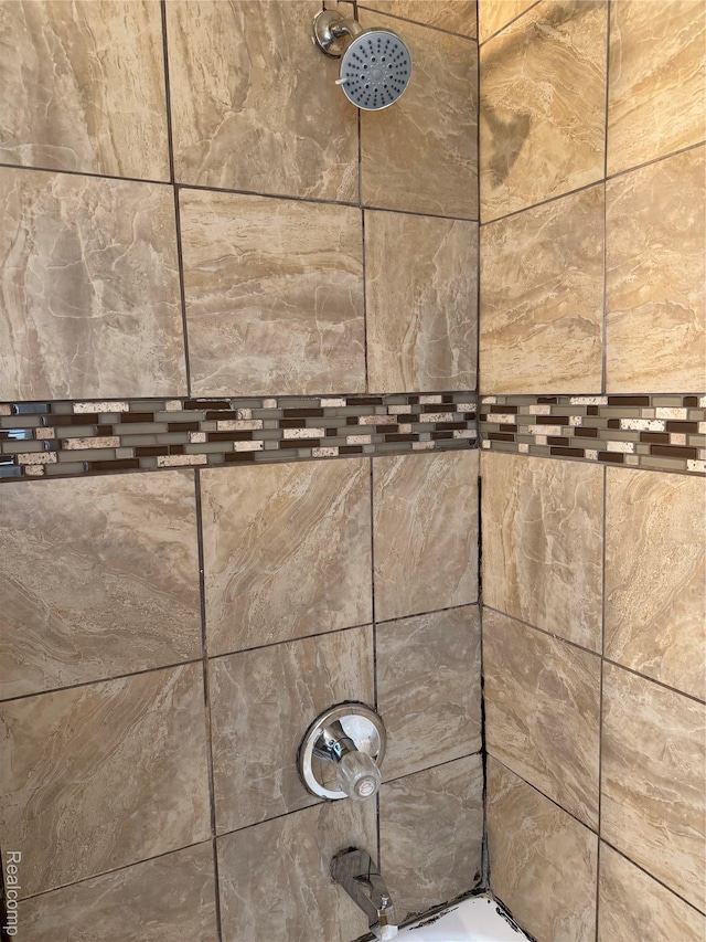 7821 Mead St, Dearborn, MI 48126 - bathroom view of shower / bathtub combination