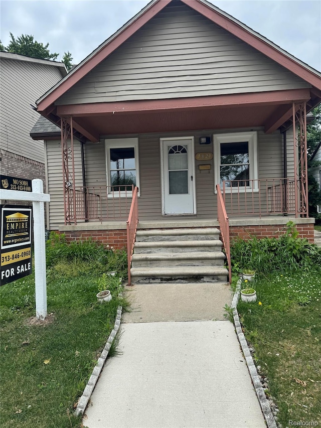 7821 Mead St, Dearborn, MI 48126 - view of front of home featuring a porch and a front lawn