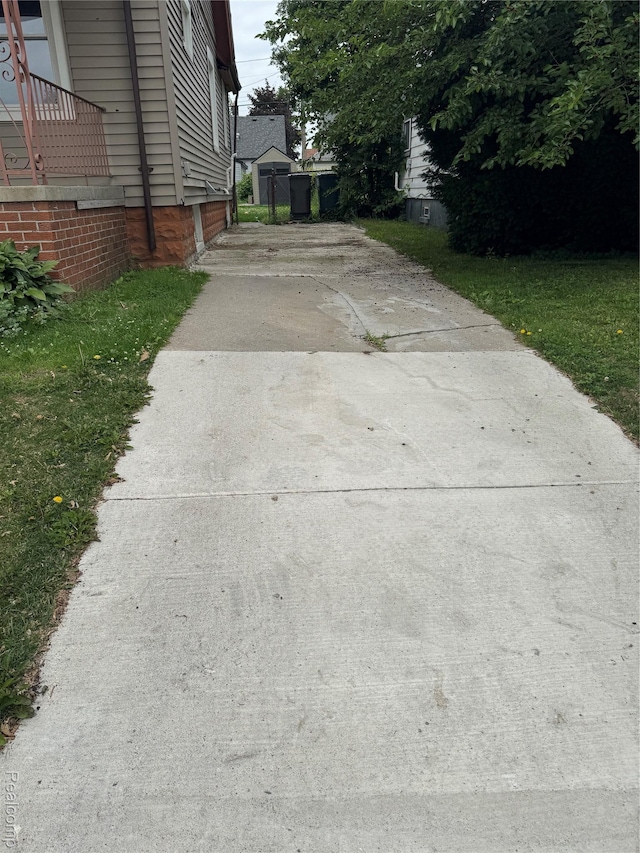 7821 Mead St, Dearborn, MI 48126 - view of side of property featuring concrete driveway