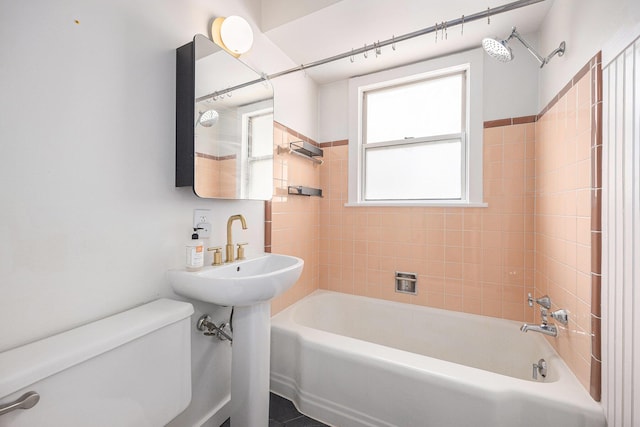 1102 Spencer St NE, Grand Rapids, MI 49505 - bathroom with toilet and shower / tub combination