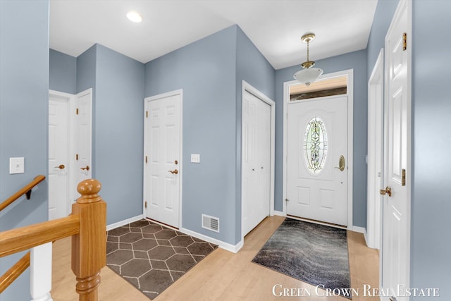 5173 Olsen Springs Ct Unit 13, Wyoming, MI 49509 - entrance foyer with baseboards
