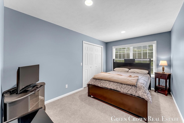 5173 Olsen Springs Ct Unit 13, Wyoming, MI 49509 - bedroom with carpet flooring, a closet, and recessed lighting