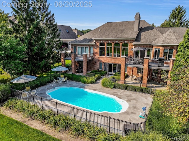 5007 Rockaway Ln, Clarkston, MI 48348 - community pool with a patio area