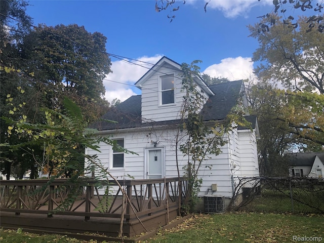 929 Kettering Ave, Pontiac, MI 48340 - back of house featuring a wooden deck and a shingled roof