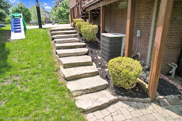 48392 Binghampton Dr, Northville, MI 48168 - view of yard