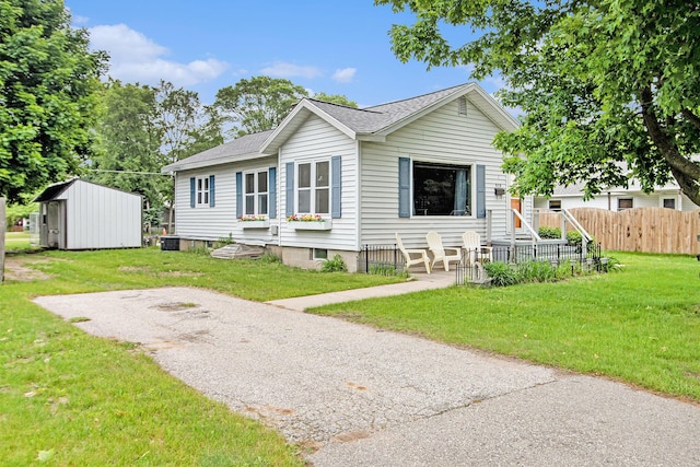919 Lawndale St, Ludington, MI 49431 - photo 1