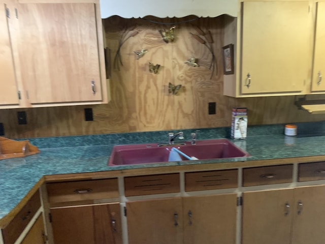 5513 S Waverly Rd, Lansing, MI 48911 - kitchen featuring a sink