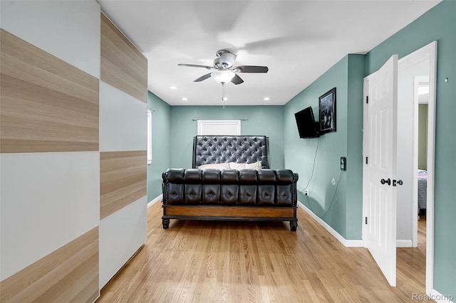 1348 Tull Dr, Waterford, MI 48327 - bedroom with light wood-style flooring and ceiling fan