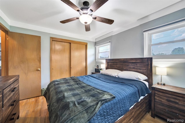 11214 Canal Rd, Sterling Heights, MI 48314 - bedroom featuring a closet, wood finished floors, and a ceiling fan