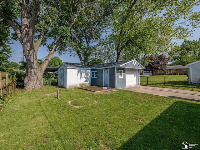 2109 Spaulding Rd, Monroe, MI 48162 - view of front of house featuring an outbuilding, driveway, and a detached garage