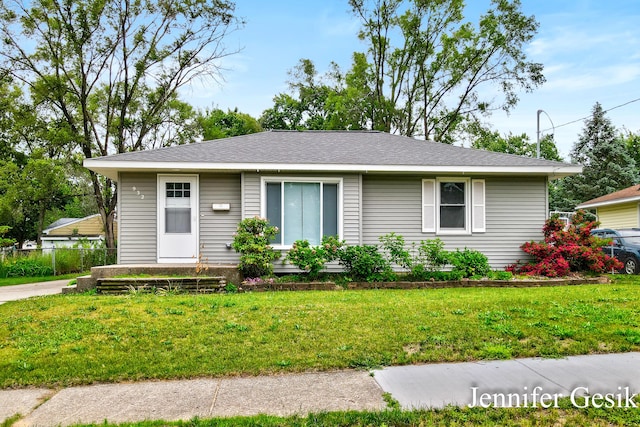 932 Kentfield St SW, Wyoming, MI 49509 - ranch-style home with a front yard