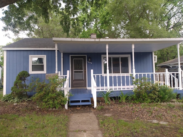1830 Ferry St, Niles, MI 49120 - view of front of property featuring a porch