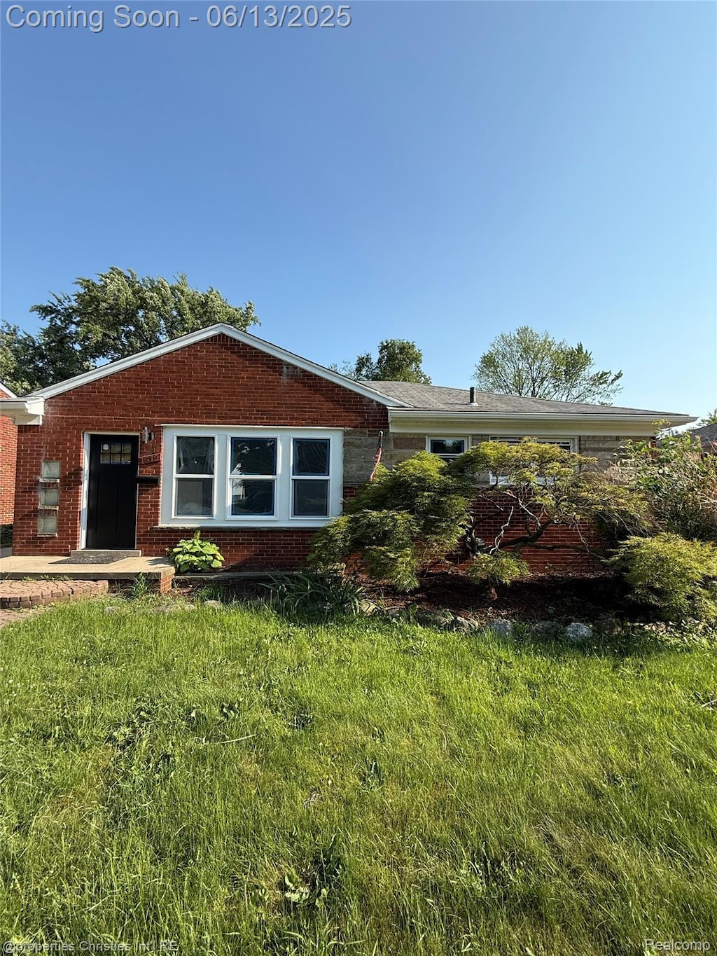 1612 Genesee Ave, Royal Oak, MI 48073 - view of front of property featuring brick siding and a front yard
