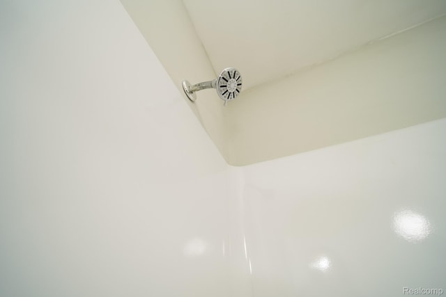 4865 Huston Dr, Lake Orion, MI 48359 - bathroom view