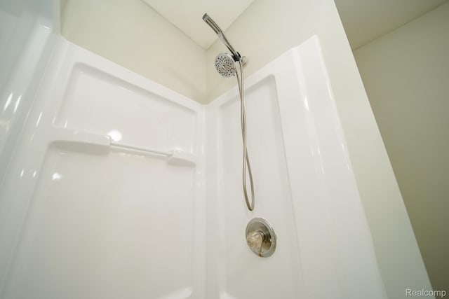 4865 Huston Dr, Lake Orion, MI 48359 - bathroom view of a shower