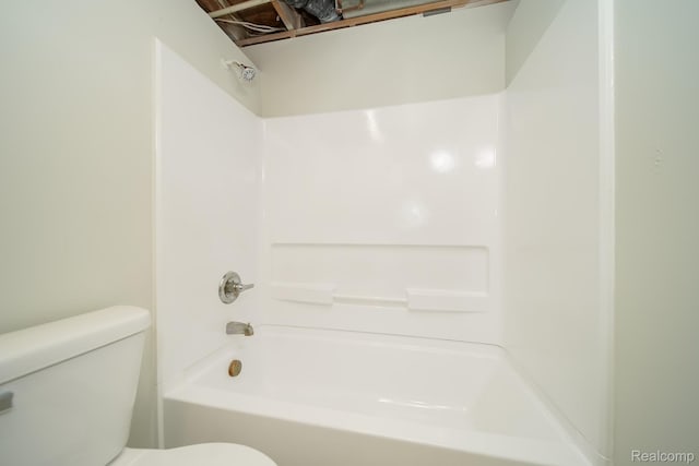 4865 Huston Dr, Lake Orion, MI 48359 - bathroom featuring toilet and washtub / shower combination