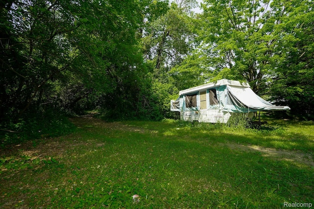 4865 Huston Dr, Lake Orion, MI 48359 - view of yard