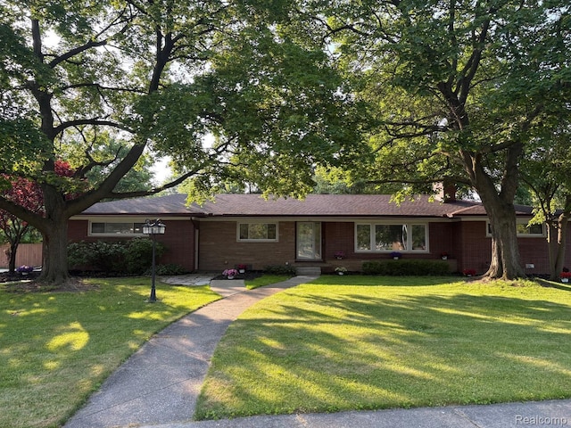 2211 Parkside St, Trenton, MI 48183 - ranch-style house featuring a front lawn and brick siding