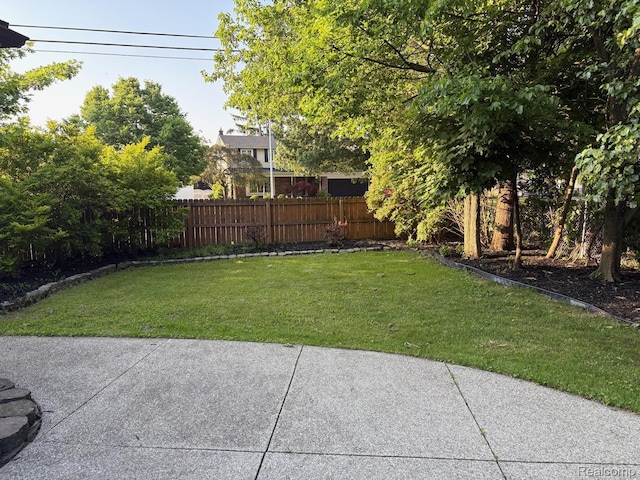2211 Parkside St, Trenton, MI 48183 - view of yard featuring a patio
