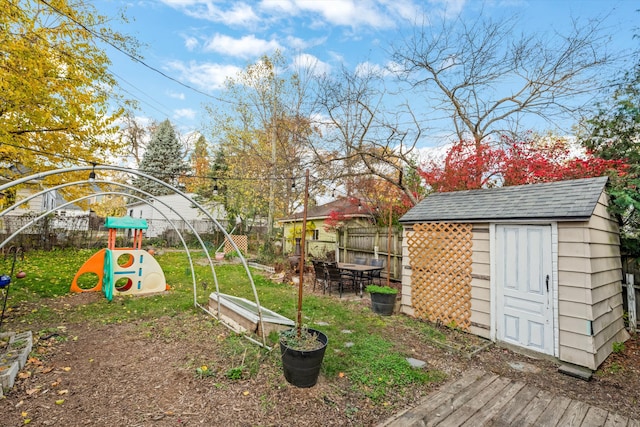 626 Hiscock St, Ann Arbor, MI 48103 - view of yard featuring a shed