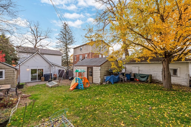 626 Hiscock St, Ann Arbor, MI 48103 - view of grassy yard featuring a storage shed