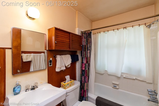 526 W Webster Rd, Royal Oak, MI 48073 - bathroom with a sink and shower / bath combination with curtain