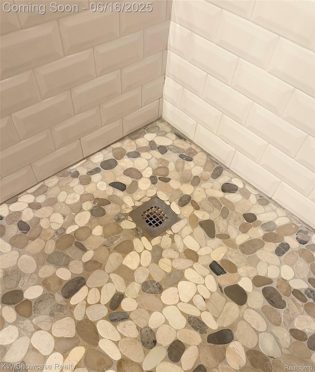 3835 Lone Pine Rd, West Bloomfield, MI 48323 - bathroom view