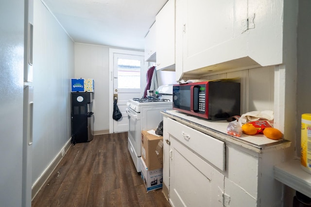 635 Sinclair Ave NE, Grand Rapids, MI 49503 - laundry area featuring dark wood-style floors