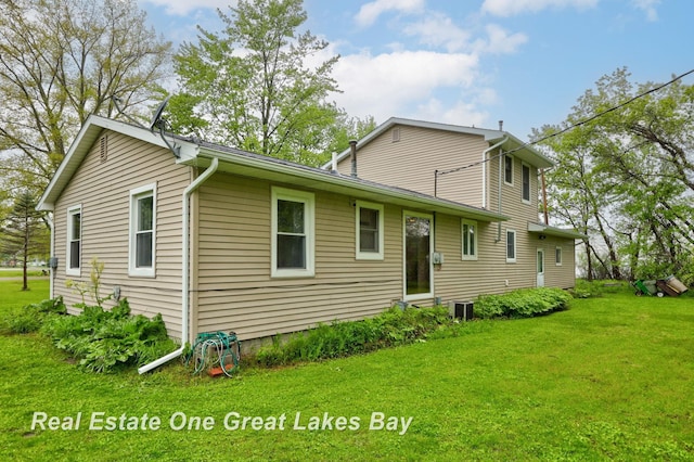 959 N Cass Ave, Vassar, MI 48768 - rear view of house featuring a yard and entry steps