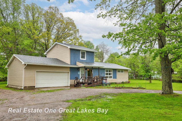 959 N Cass Ave, Vassar, MI 48768 - traditional home with a front yard, a garage, driveway, and a shingled roof
