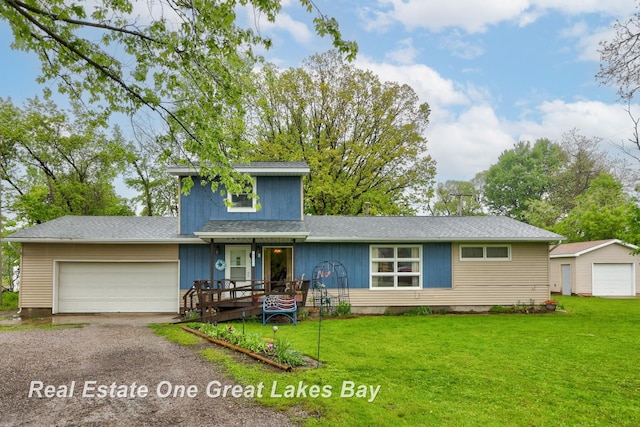 959 N Cass Ave, Vassar, MI 48768 - traditional home with a porch, driveway, a front lawn, and an attached garage